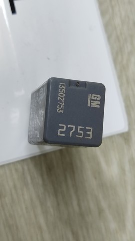 Блок запобіжників задній, салонний 13502753 GM