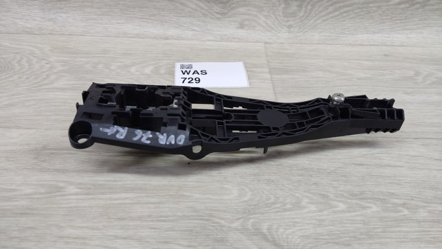 Тримач зовнішньої ручки дверей, задніх правих 13505889 OPEL