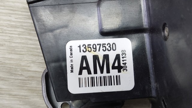 Замок передніх пасажирських дверей 13597530 GM