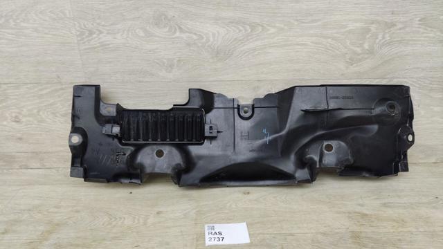 Накладка верхня передній панелі / супорта радіатора 1668125020 TOYOTA