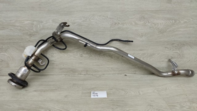 Шланг заливної горловини, паливного бака 172215DC0B NISSAN