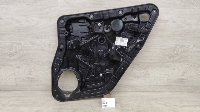 Склопідйомник задніх правих дверей 1777300402 MERCEDES