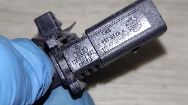 Роз'єм (фішка) датчика зносу гальмівних колодок 1J0973802 VAG