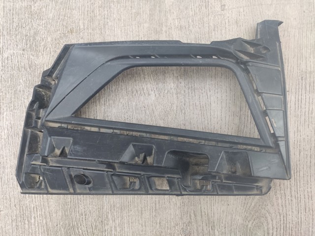 Решітка переднього бампера, ліва 2G0853665G VAG