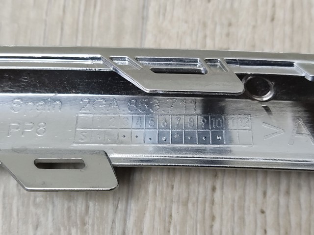 Молдинг переднього бампера, лівий 2GA853711 VAG