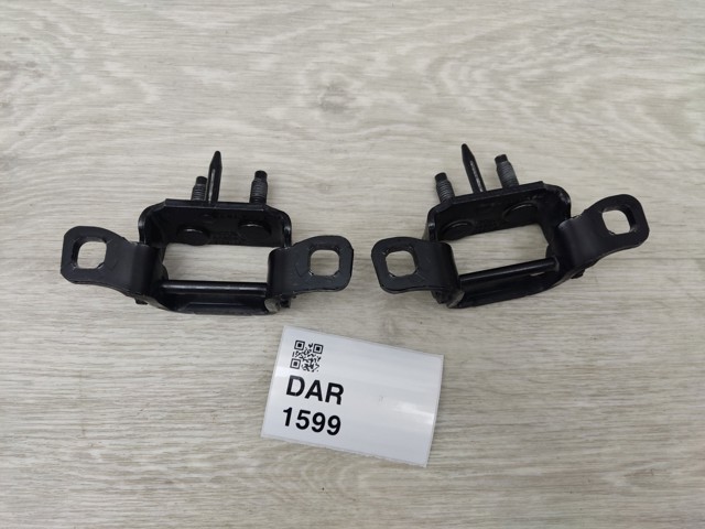 Петля задніх багажних, 3/5 -х дверей 31297081 VOLVO