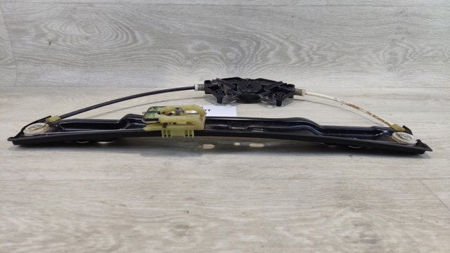 Склопідйомник задніх правих дверей 31349761 VOLVO