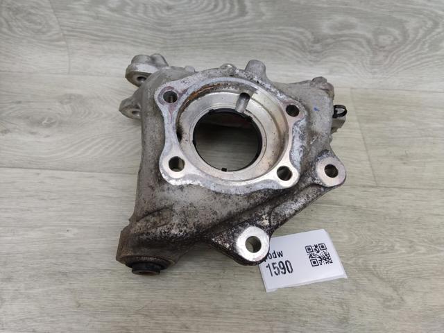 Кулак поворотний лівий 31681851 VOLVO