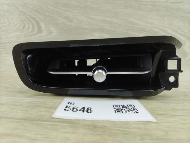 Решітка повітропровода права 31688646 VOLVO