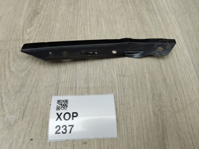 Кронштейн бампера заднього, лівий 3V0807183 VAG