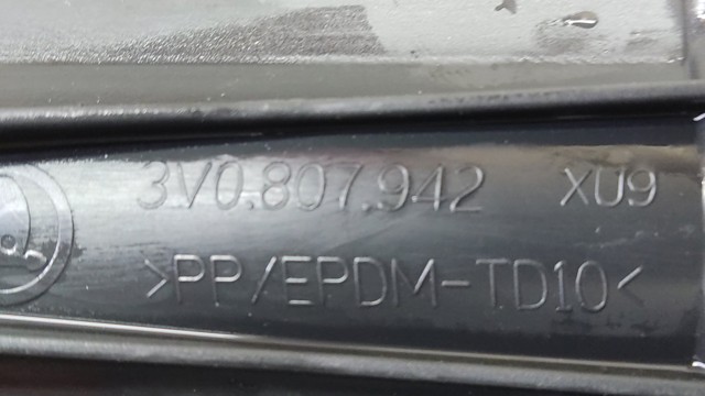 Бампер передній 3V0807942 VAG