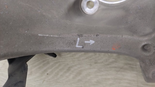 Цапфа - поворотний кулак передній, лівий 400156RR0A NISSAN