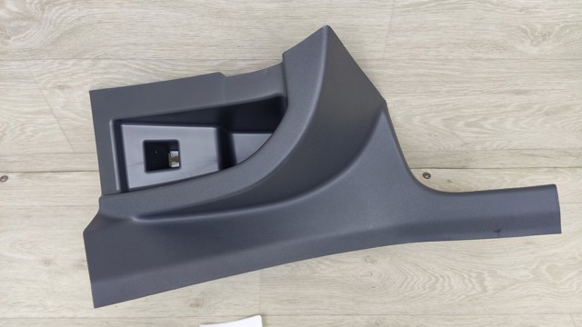Облицювання порогу внутрішнє, заднє праве 42687055 GM