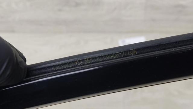 Молдинг опускного скла нижній, двері задньої, правої 42802001 GM