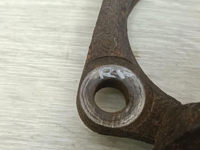 Кулак поворотний правий 43021BR50A NISSAN