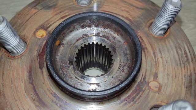 Маточини передніх коліс 4355010010 TOYOTA