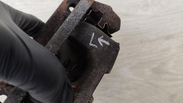 Задній гальмівний супорт лівий 440113NK0A NISSAN