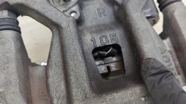 Супорт гальмівний задній правий 4783033270 TOYOTA
