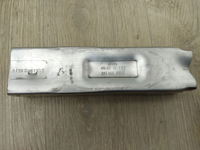 Кронштейн підсилювача переднього бампера 4F0807134 VAG