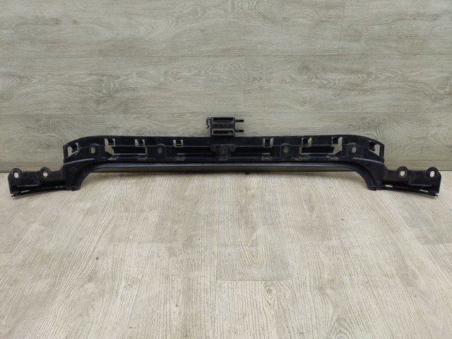 Кронштейн бампера заднього, центральний 51127058521 BMW
