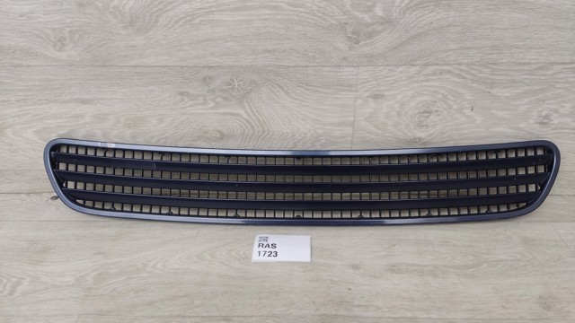 Решітка капота 51130136986 BMW