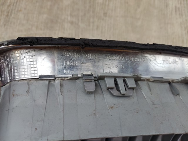 Решітка радіатора ліва 51137336477 BMW