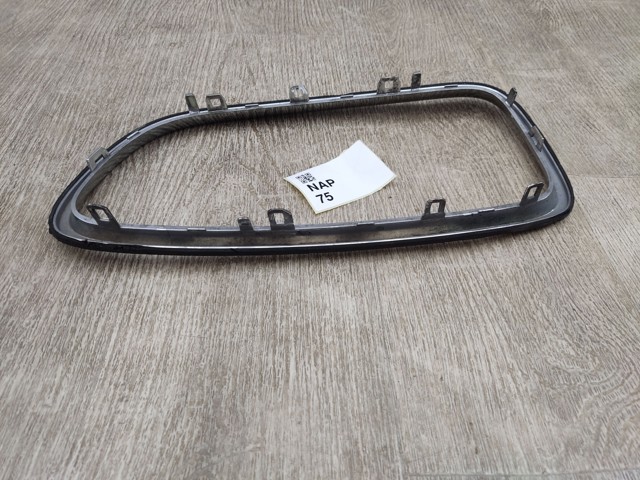 Решітка радіатора права 51137336478 BMW