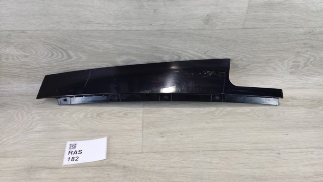 Накладка задньої двері, правої, вертикальна 51357258308 BMW