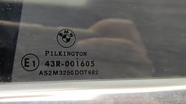 Скло заднє ліве 51358223809 BMW