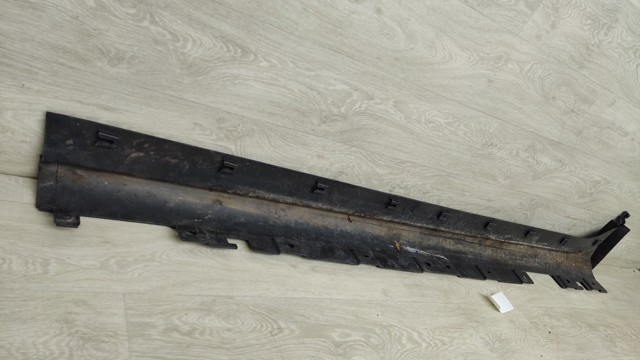 Накладка на поріг права 51777210080 BMW