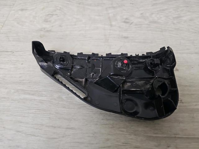 Кріплення бампера 521160K180 TOYOTA