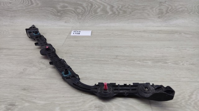 Направляюча заднього бампера, права 5215733030 TOYOTA