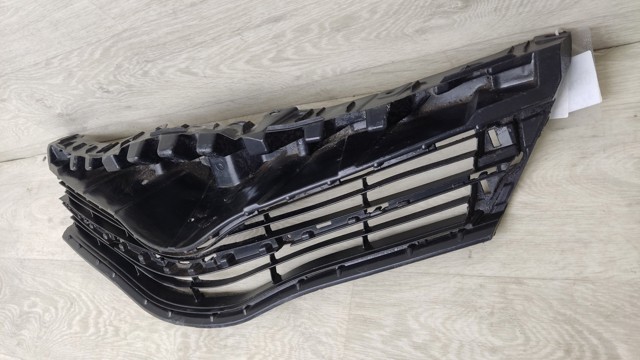 Решітка радіатора 531010D220 TOYOTA