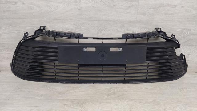 Решітка переднього бампера 5311202B50 TOYOTA