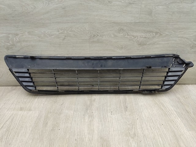 Решітка переднього бампера, центральна 531120D210 TOYOTA