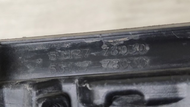 Решітка переднього бампера, права 5312778030 TOYOTA
