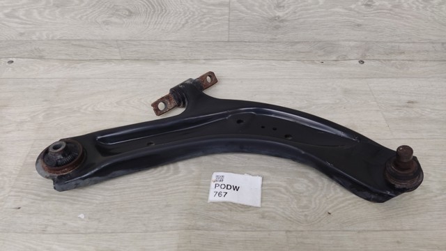 Правий важіль передній нижній підвіски 545004CA0A NISSAN