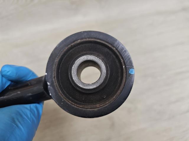 Тяга поздовжня задньої підвіски 551106RR0B NISSAN