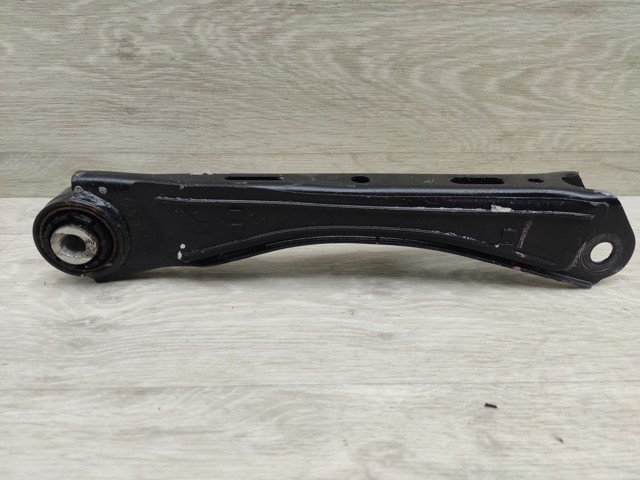 Важіль задньої підвіски нижній, правий 55260D5200 HYUNDAI