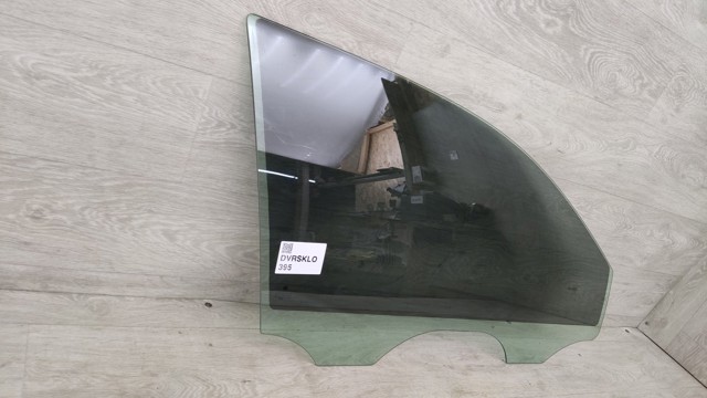Скло пасажирських дверей 561845202 VAG