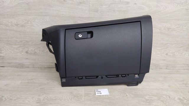 Кришка ящика рукавички (бардачка) 561857101C82V VAG