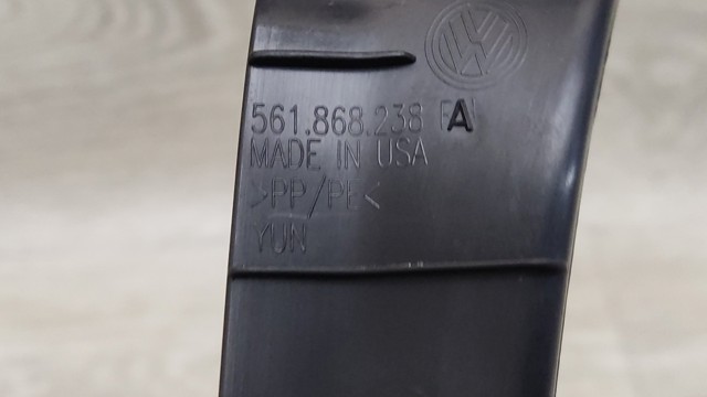 Обшивка стійки кузова внутрішня, передня права 561868238A82V VAG