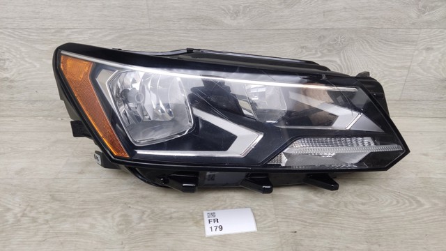 Фара правая 561941006E VAG