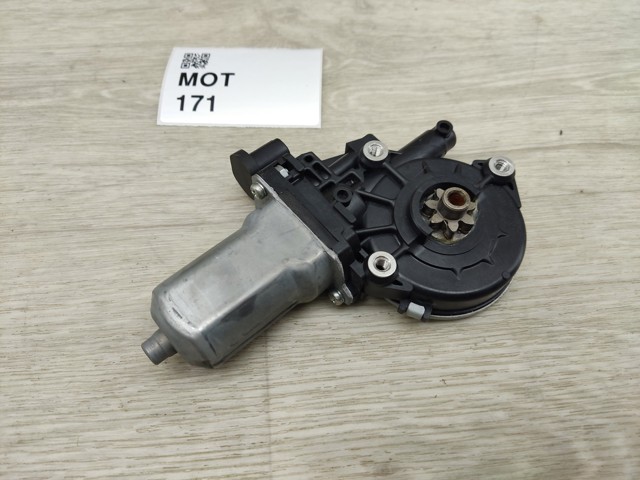 Двигун склопідіймача двері передньої, правої 5713A386 MITSUBISHI