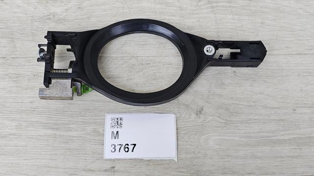 Тримач зовнішньої ручки дверей, задніх лівих 5746A087 MITSUBISHI