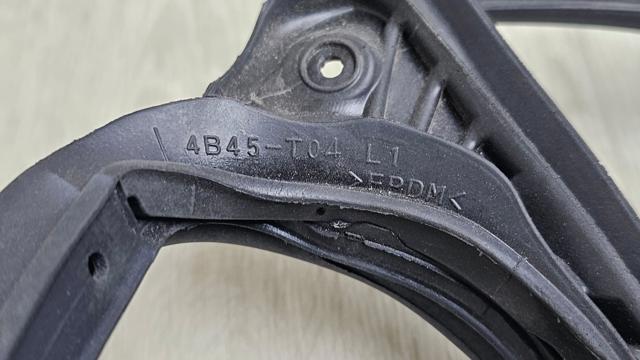 Ущільнювач задніх дверей 5755A421 MITSUBISHI