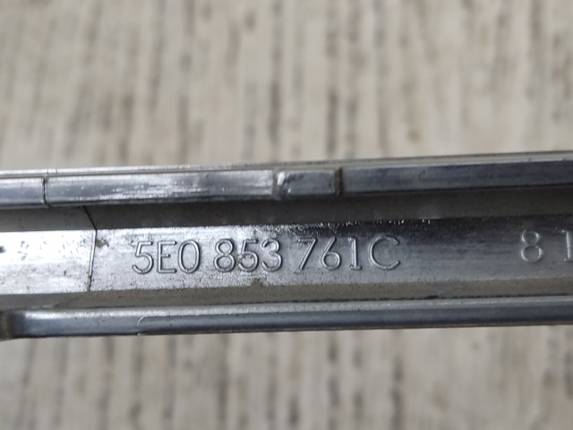 Накладка (рамка) решітки радіатора 5E0853761C VAG