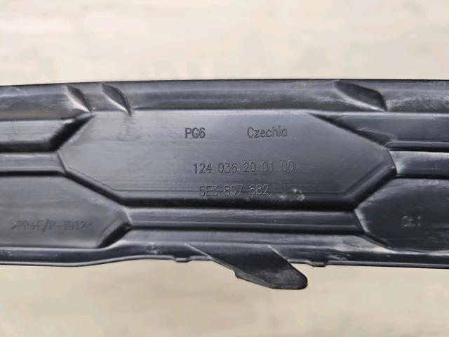 Заглушка ПТФ бампера переднього права 5E3807682 VAG