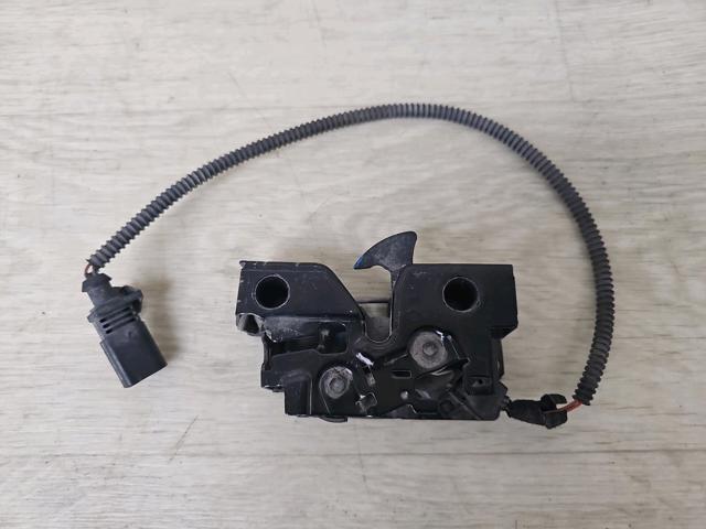 Запор капота (замок і привід замка капота) 5G1823509D VAG