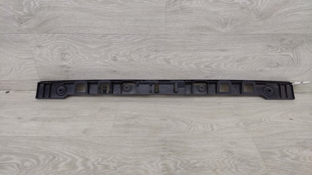 Кронштейн бампера заднього, центральний 5M0807863A VAG